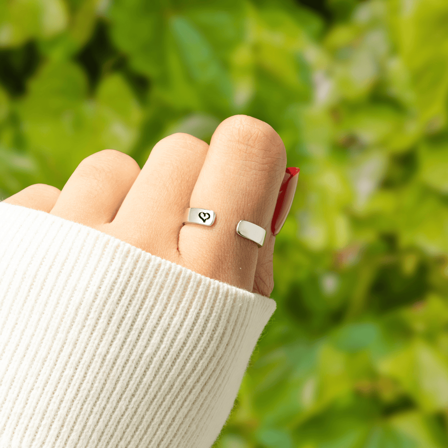 Best Bi♡ches Ring