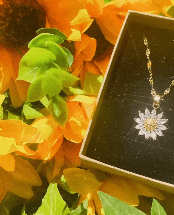 My Sunshine Necklace 2 SunflowerGIF 3000x3000 25dc12c4 d06e 45df 92ba f03af32abc9a
